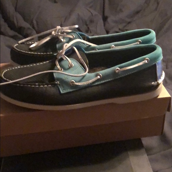 Custom boat shoes inspired by Nike SB Tiffany dunk - Picture 3 of 4